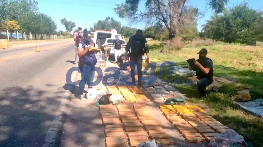 VIDEO  Secuestraron 300 kilos de marihuana en la Capital de Coacuterdoba
