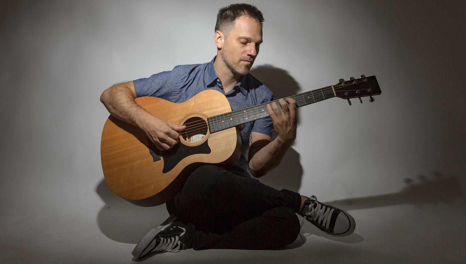 Martiacuten Garciacutea cantante tucumano que durante el confinamiento creoacute ldquo15 Seisrdquo un disco introspectivo