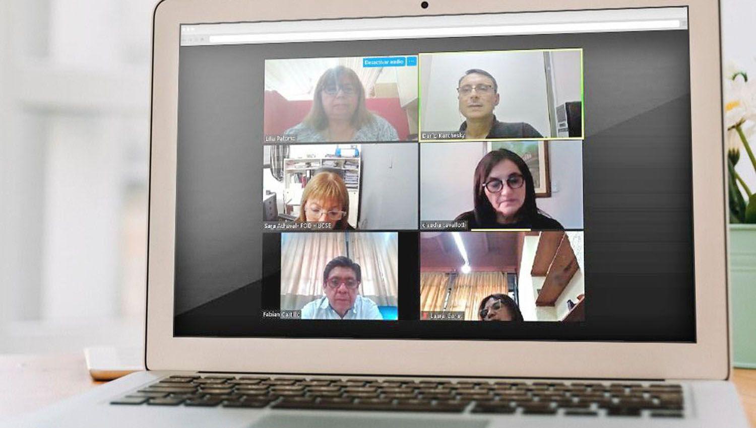 Analizan plan de estudio para Ingenieriacutea en Informaacutetica