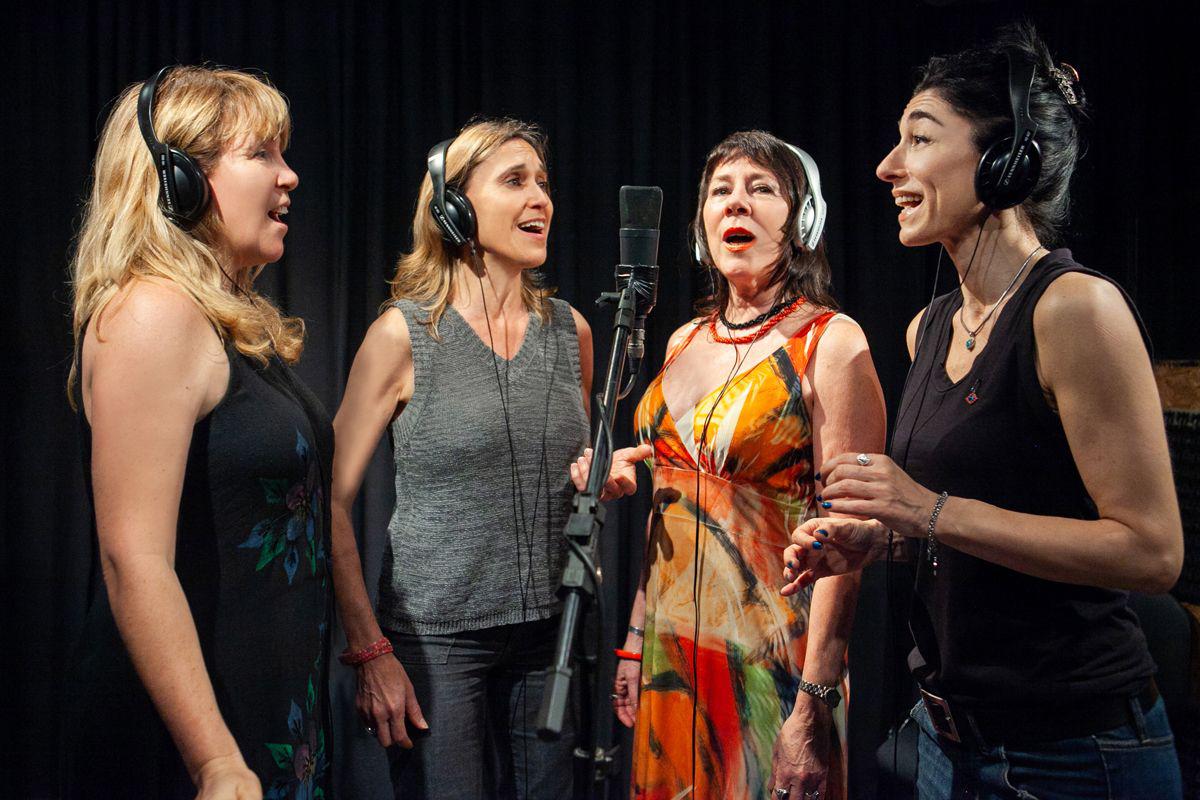 ldquoFlores Negrasrdquo cuatro extraordinarias voces femeninas que le cantan al ldquoMaldito Tangordquo