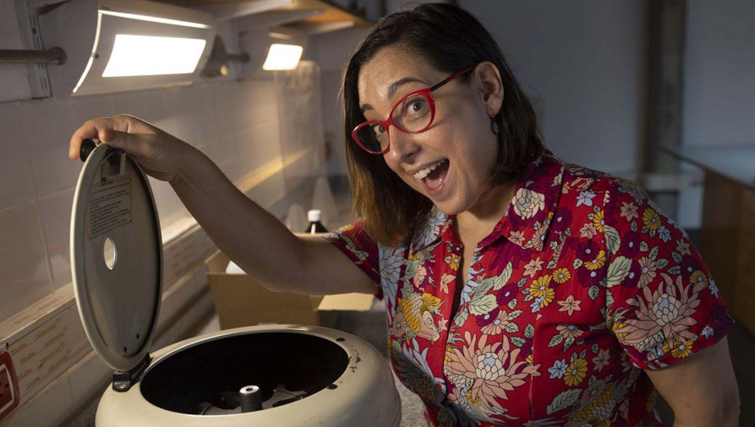 Nadia Chiaramoni cientiacutefica y comediante- empeceacute a hacer humor cuando me dejoacute un sentildeor