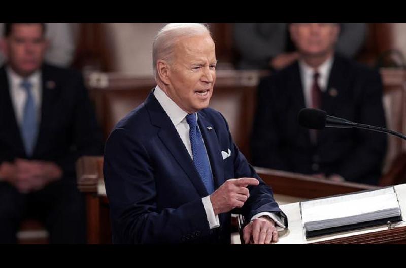 Joe Biden anuncioacute la prohibicioacuten para importar en Estados Unidos petroacuteleo desde Rusia