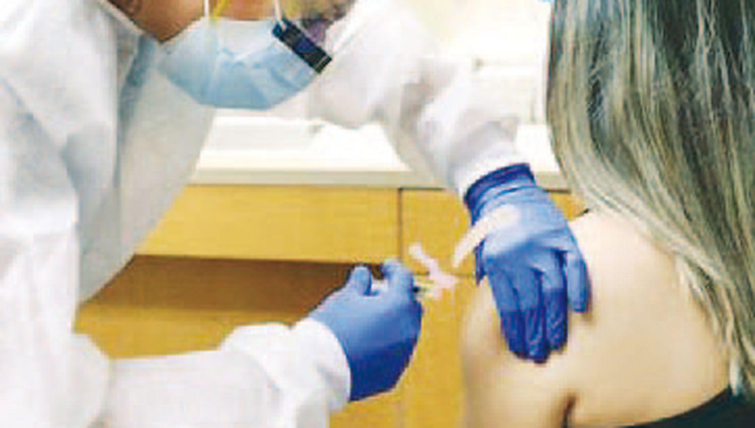 El viernes 25 comenzaraacute vacunacioacuten contra la gripe frente al aumento de casos de influenza