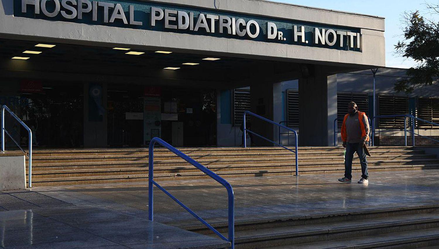 Una nintildea de 6 antildeos bajoacute del transporte escolar y fue atropellada