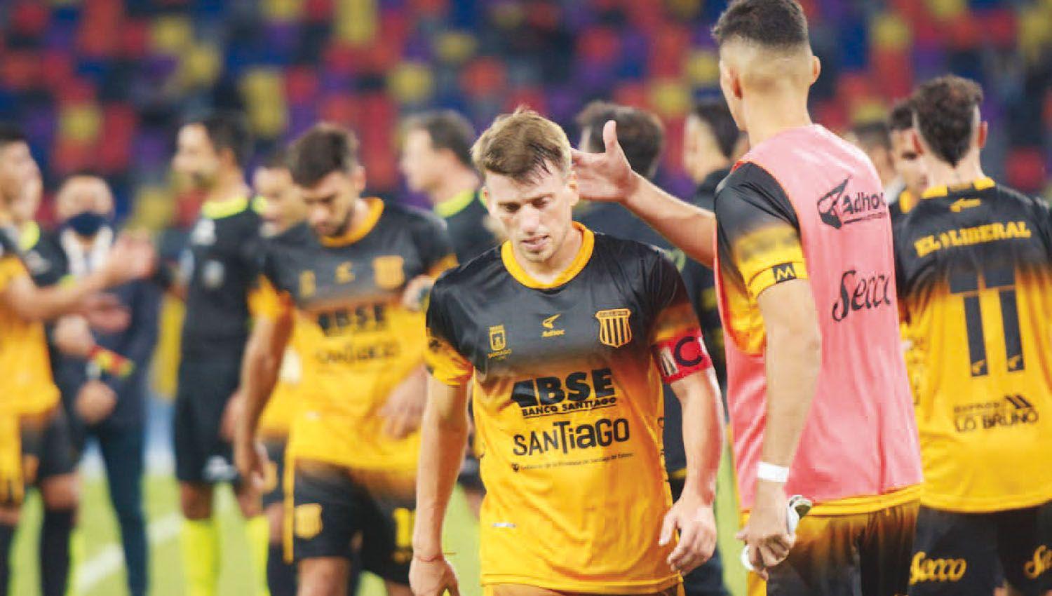 Mitre rescatoacute un punto pero volvioacute a jugar mal y se fue silbado por su gente