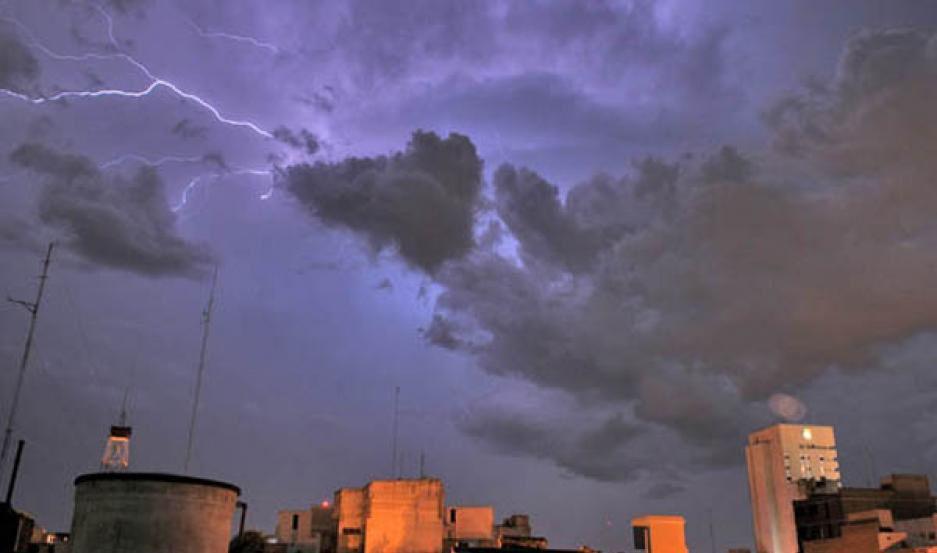 Emiten alertas por tormentas fuertes en 13 provincias del paiacutes