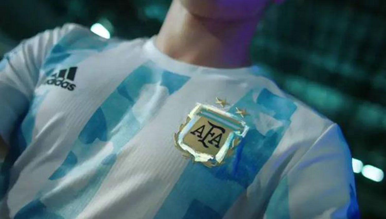 Se filtraron los posibles modelos de la camiseta de la Seleccioacuten argentina para el Mundial Qatar