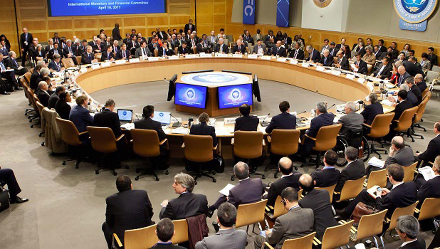 El directorio del FMI se reuacutene mantildeana para analizar aprobacioacuten del acuerdo con la Argentina