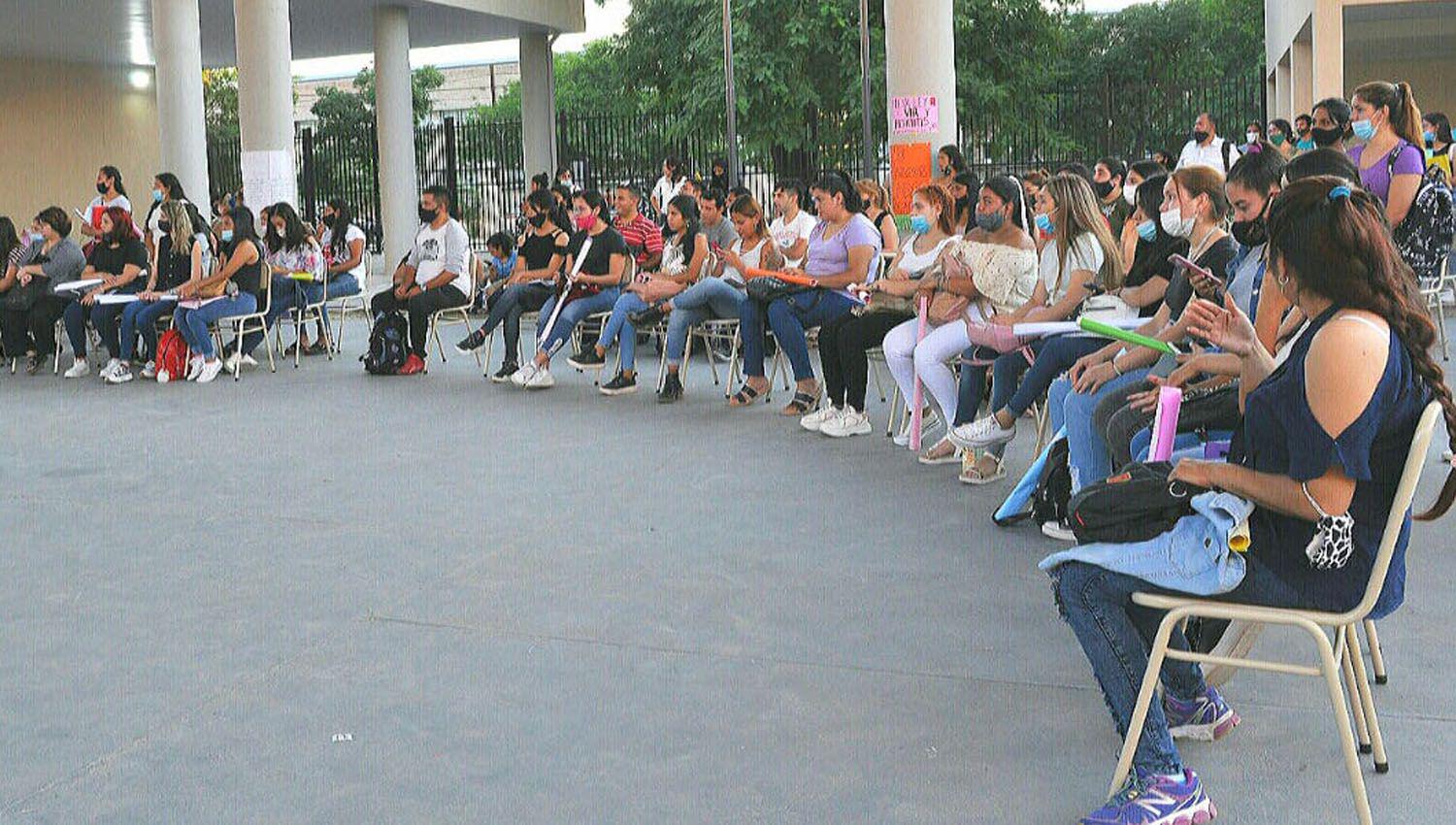 La Oficina de la Diversidad brindoacute una charla para alumnos del profesorado de la Escuela Normal