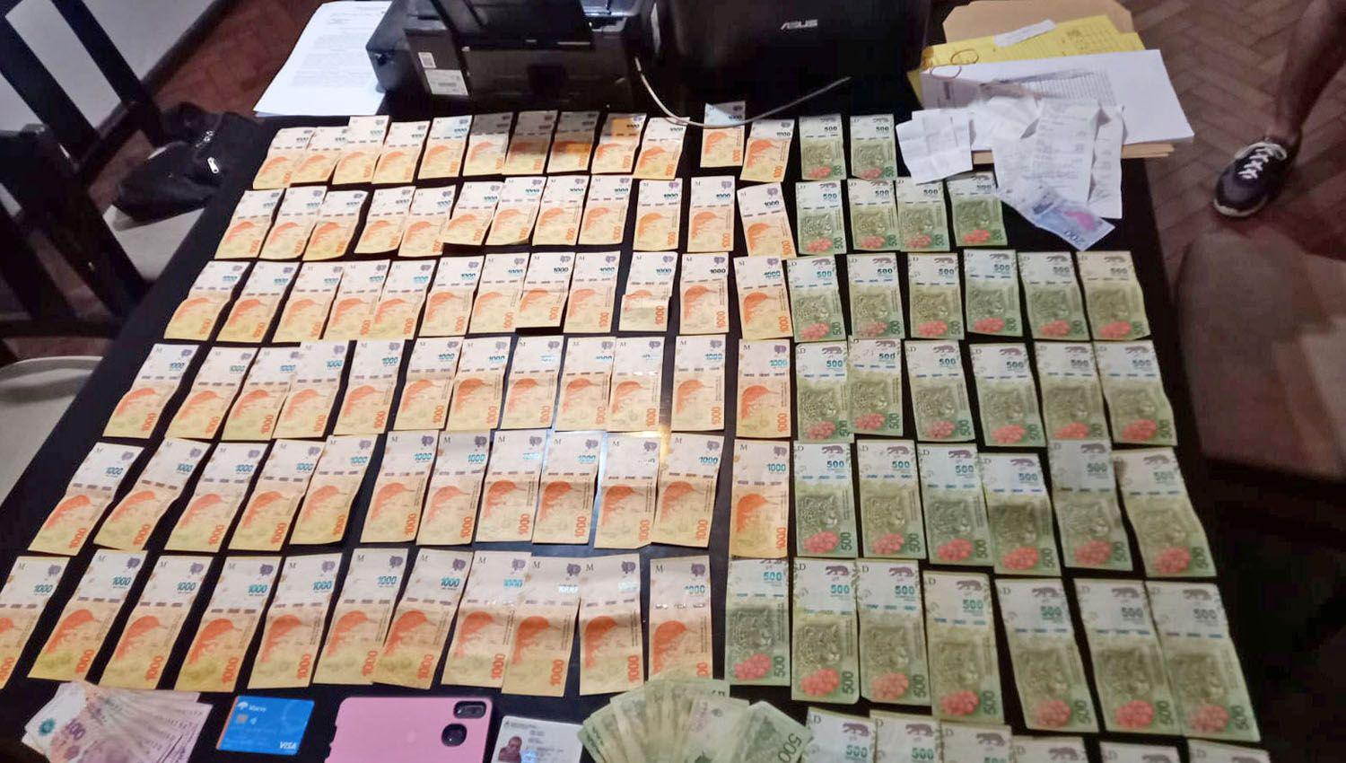 Secuestraron  100000 y cayoacute un tucumano tras millonario autorrobo a camioacuten con golosinas