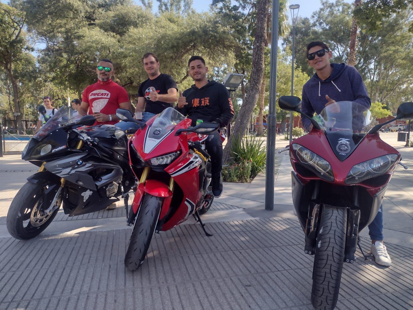 En moto desde Paraguay para disfrutar la gran fiesta en Las Termas