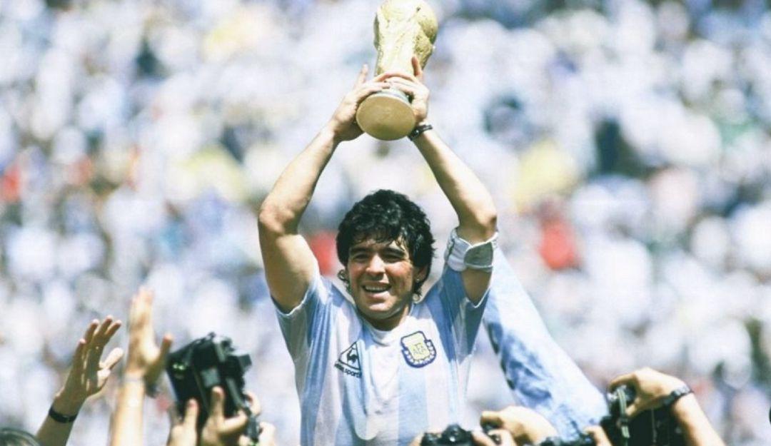 Diego Maradona- Un homenaje a las leyendas del fuacutetbol que ya no estaacuten