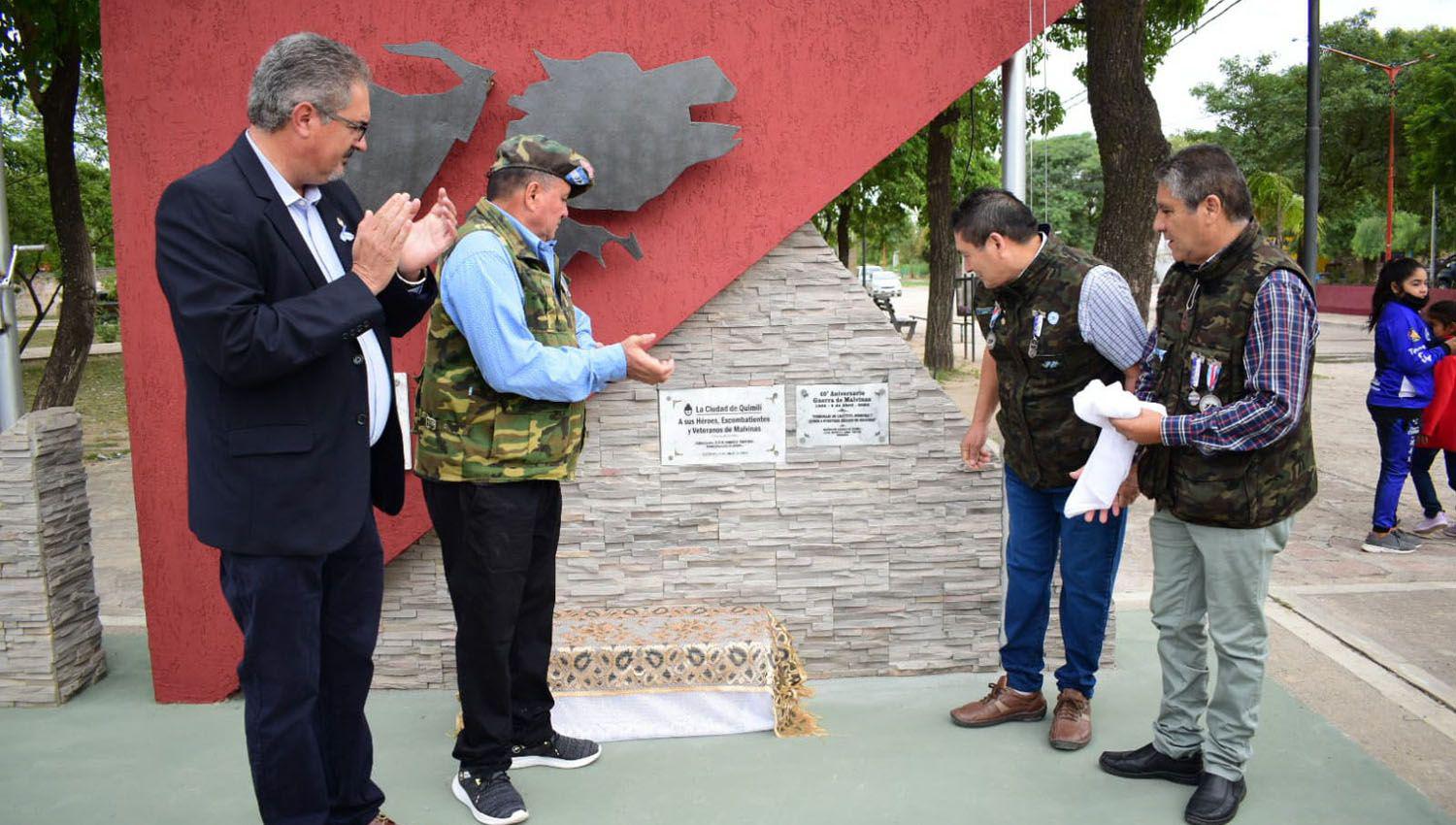Sentido homenaje a ex combatientes de Quimiliacute a 40 antildeos de Malvinas
