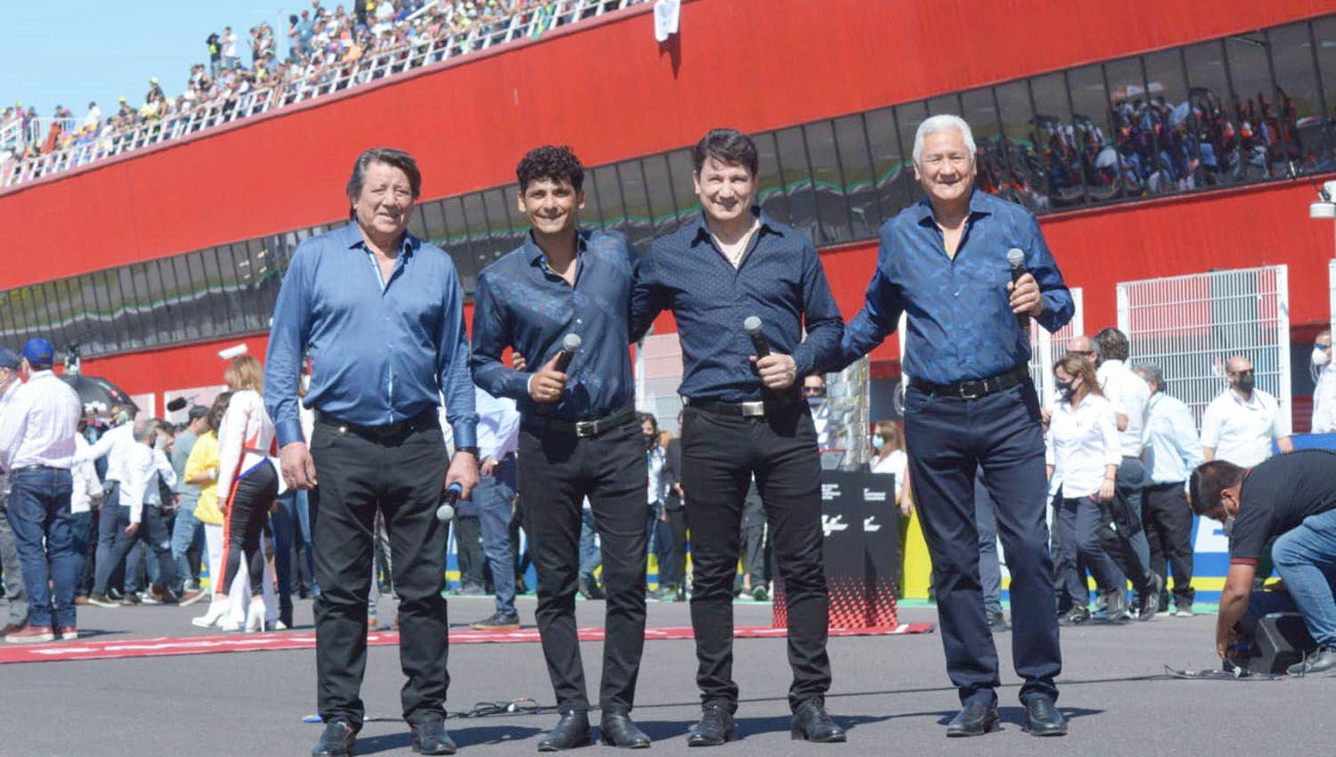 VIDEO  MotoGP- Los Carabajal emocionaron con el Himno Nacional Argentino