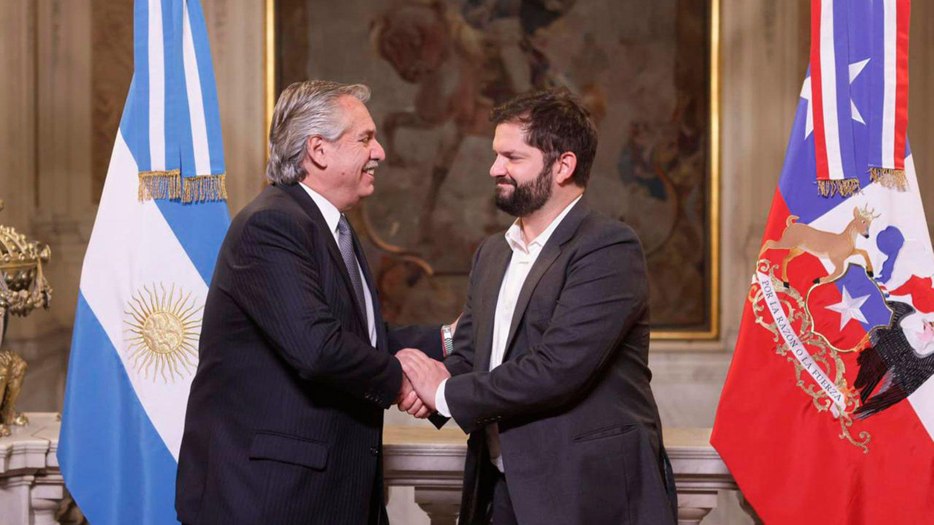 Firman varios acuerdos para afianzar la relacioacuten entre Argentina y Chile durante la visita de Boric