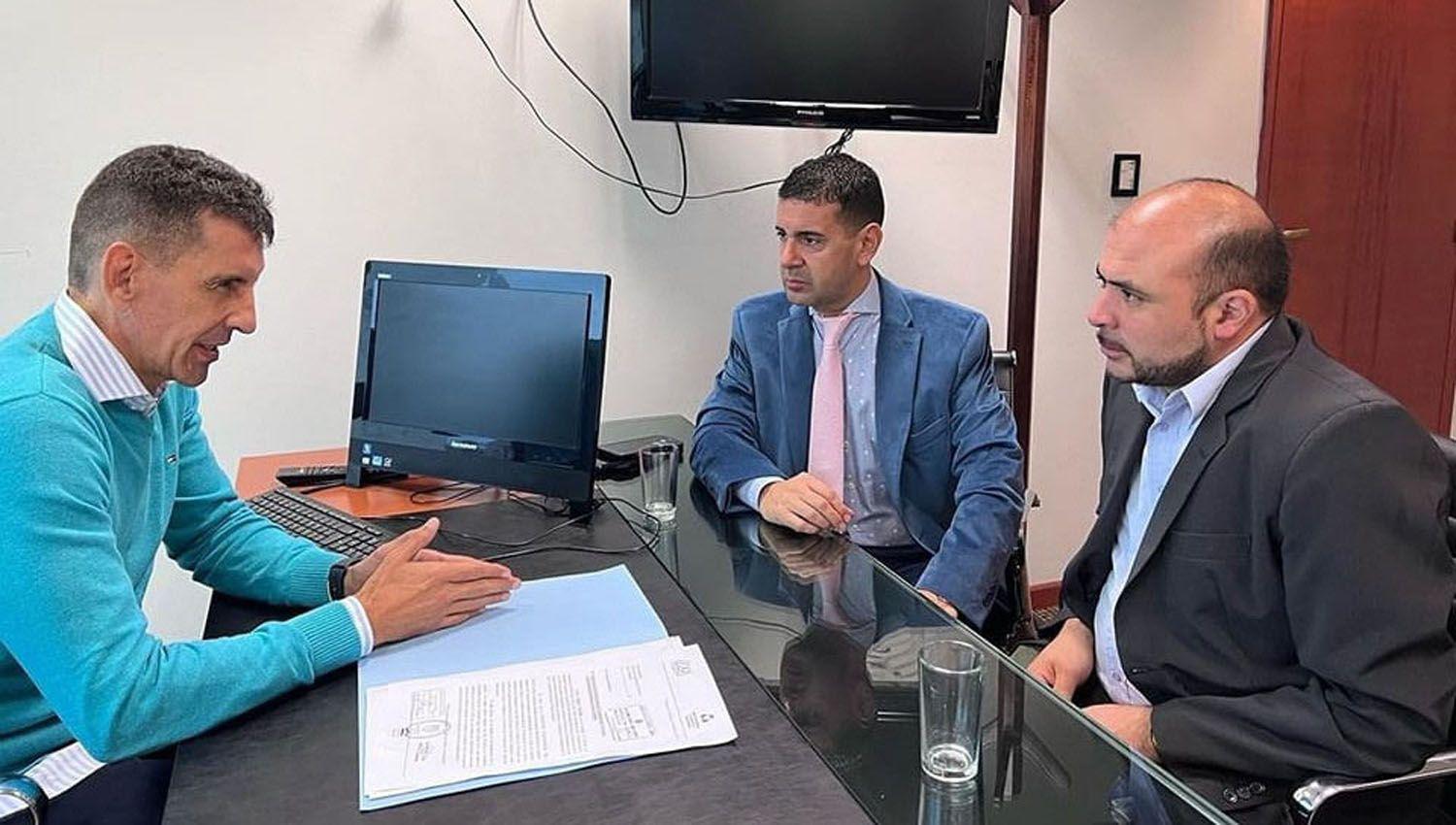 Gestionan en Enohsa obras para vecinos de San Pedro de Guasayaacuten