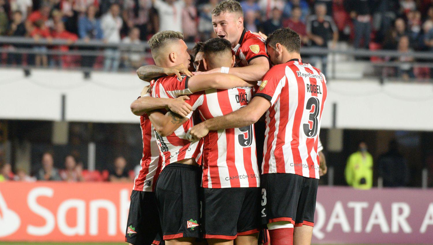 Estudiantes goleoacute a Veacutelez por Copa Libertadores