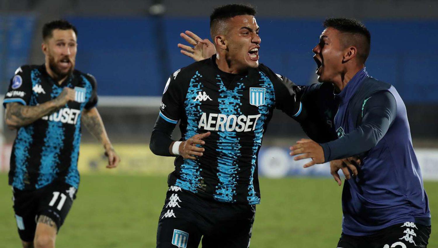 Con un gol agoacutenico Racing ganoacute en su debut por Sudamericana
