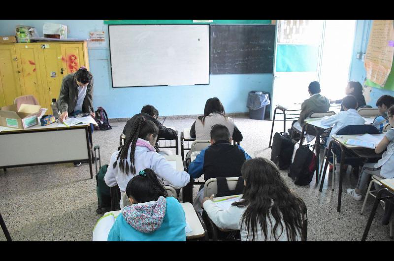 Ministros de Educacioacuten de todo el paiacutes analizan mantildeana extensioacuten del horario de clases en primaria