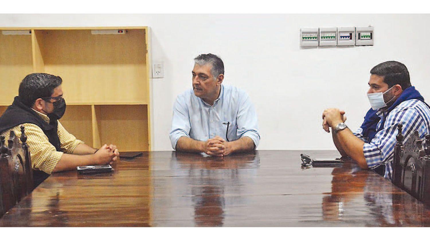 El intendente Nediani recibioacute a autoridades del Senasa para trabajar en conjunto en La Banda
