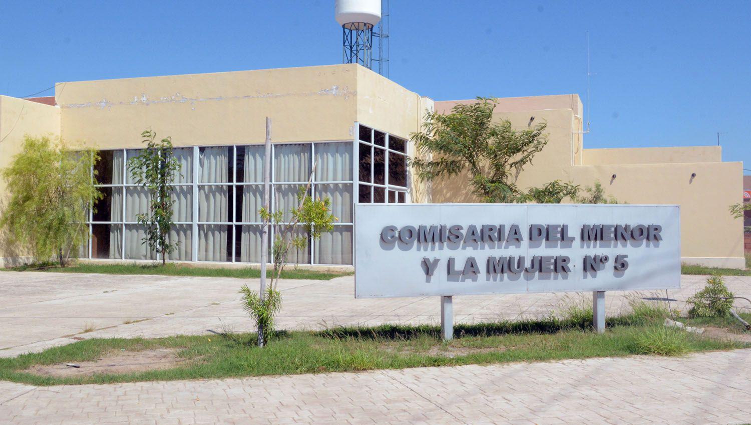 La apresan por arrojarle pan rallado a su suegra y golpearla