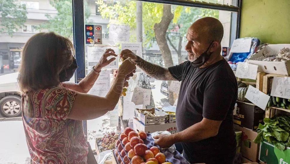 Rige desde mantildeana la canasta de frescos y productos esenciales en comercios de cercaniacutea