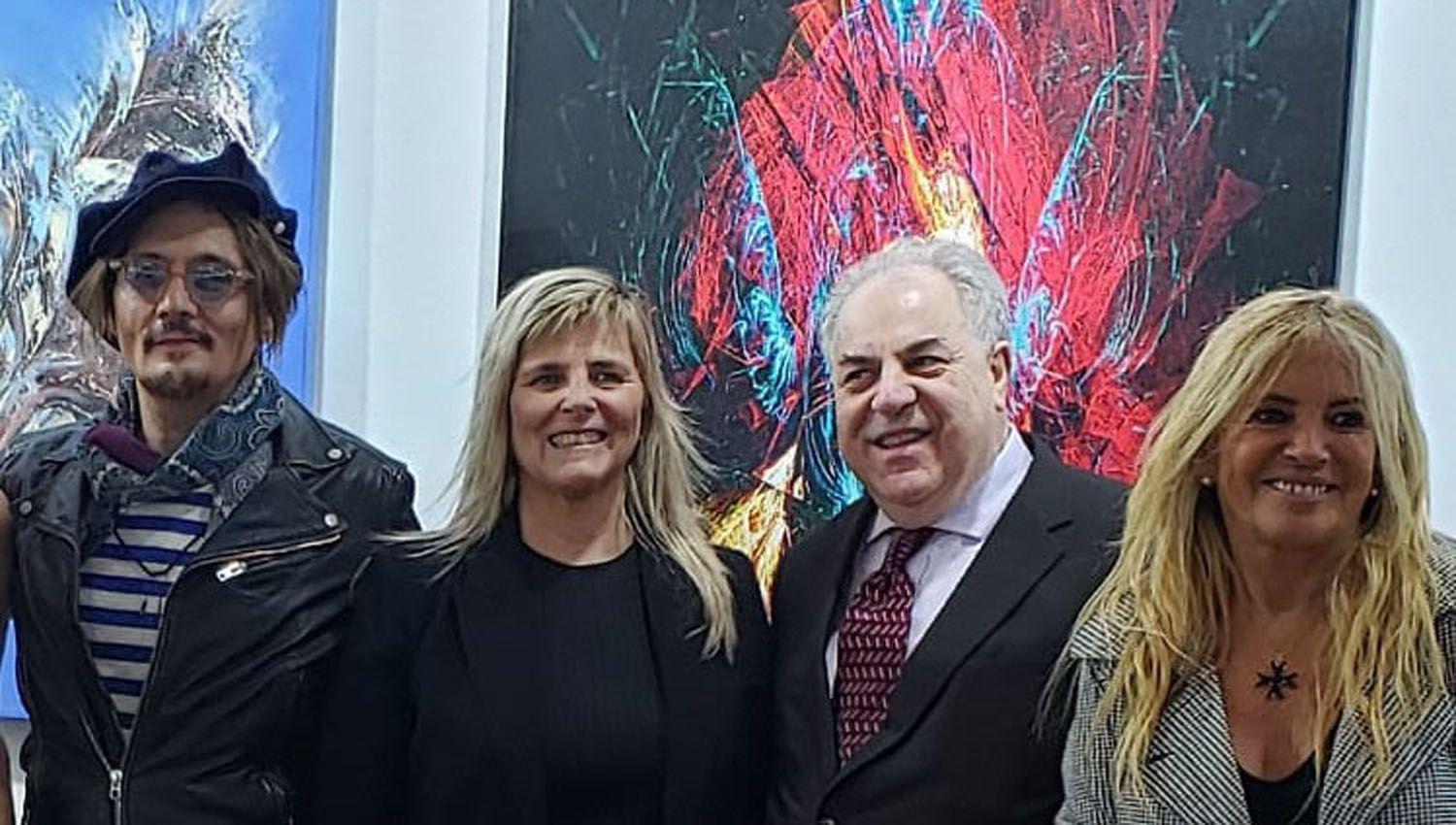 Silvina Viantildea artista plaacutestica santiaguentildea expuso en Pariacutes