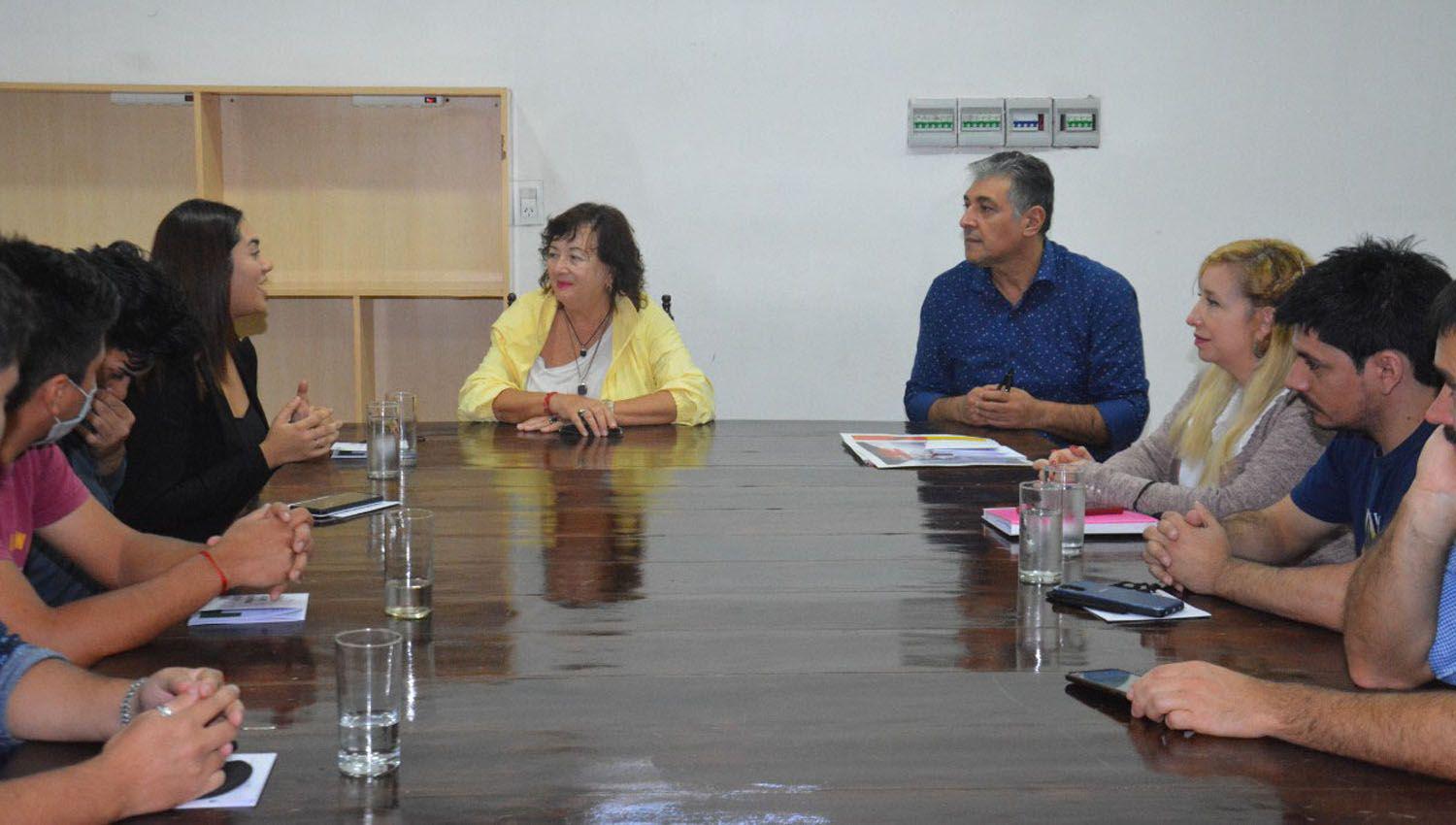 Autoridades del Fondo Nacional de las Artes visitaron La Banda