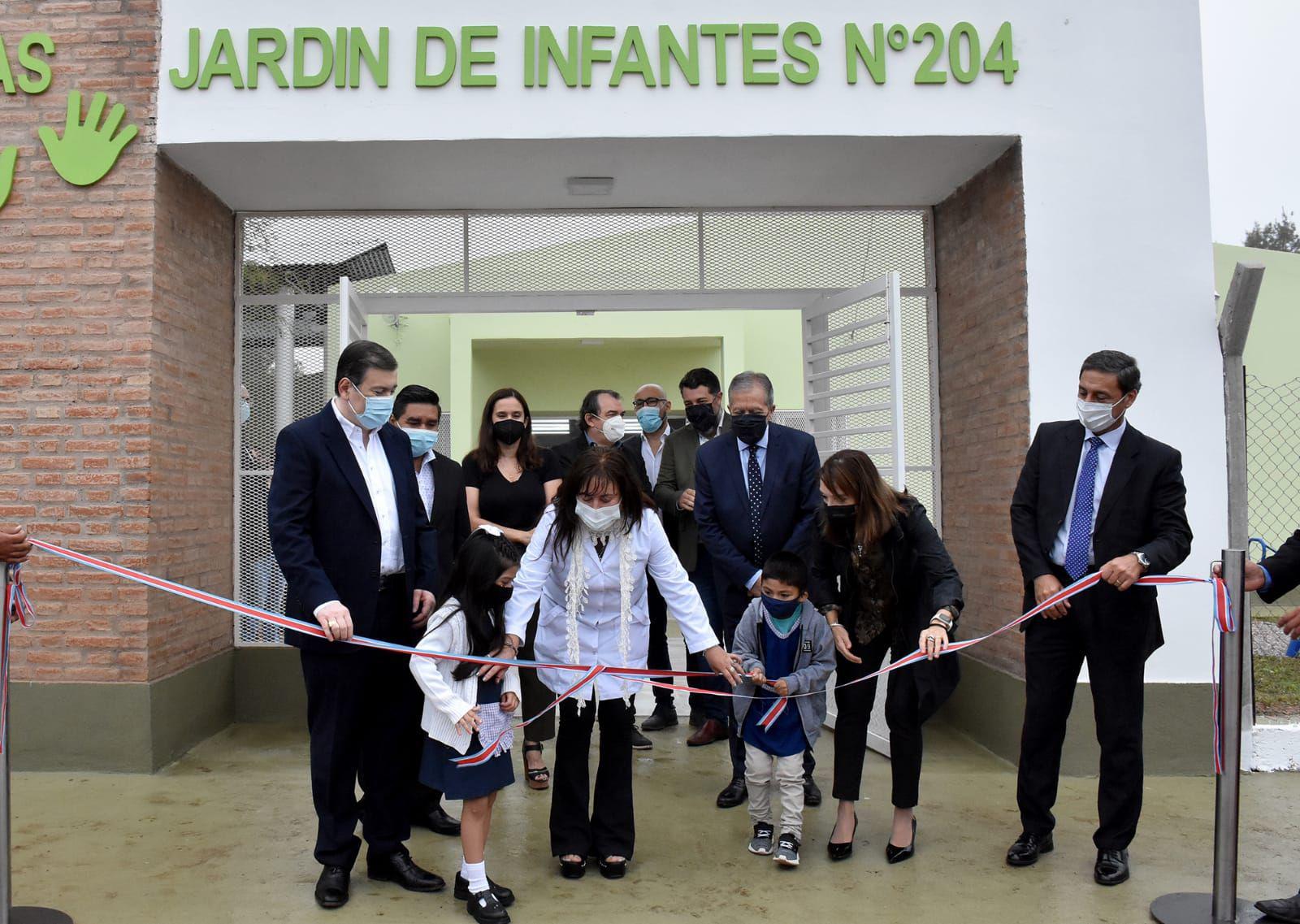 Zamora habilitoacute el nuevo edificio del Jardiacuten de Infantes de Santa Mariacutea y entregoacute viviendas a 27 Familias