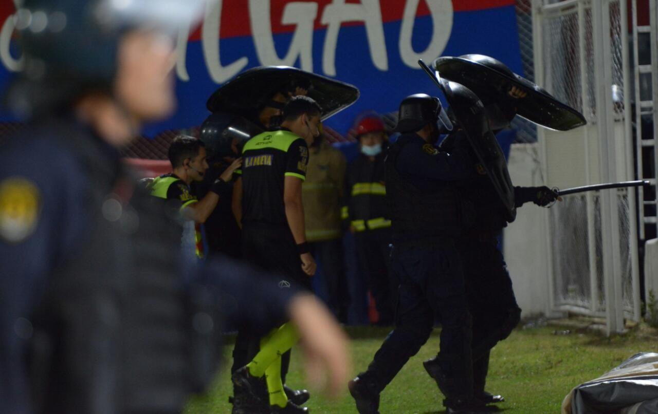 Guumlemes perdioacute ante Belgrano de Coacuterdoba en un partido que no pudo terminar por incidentes