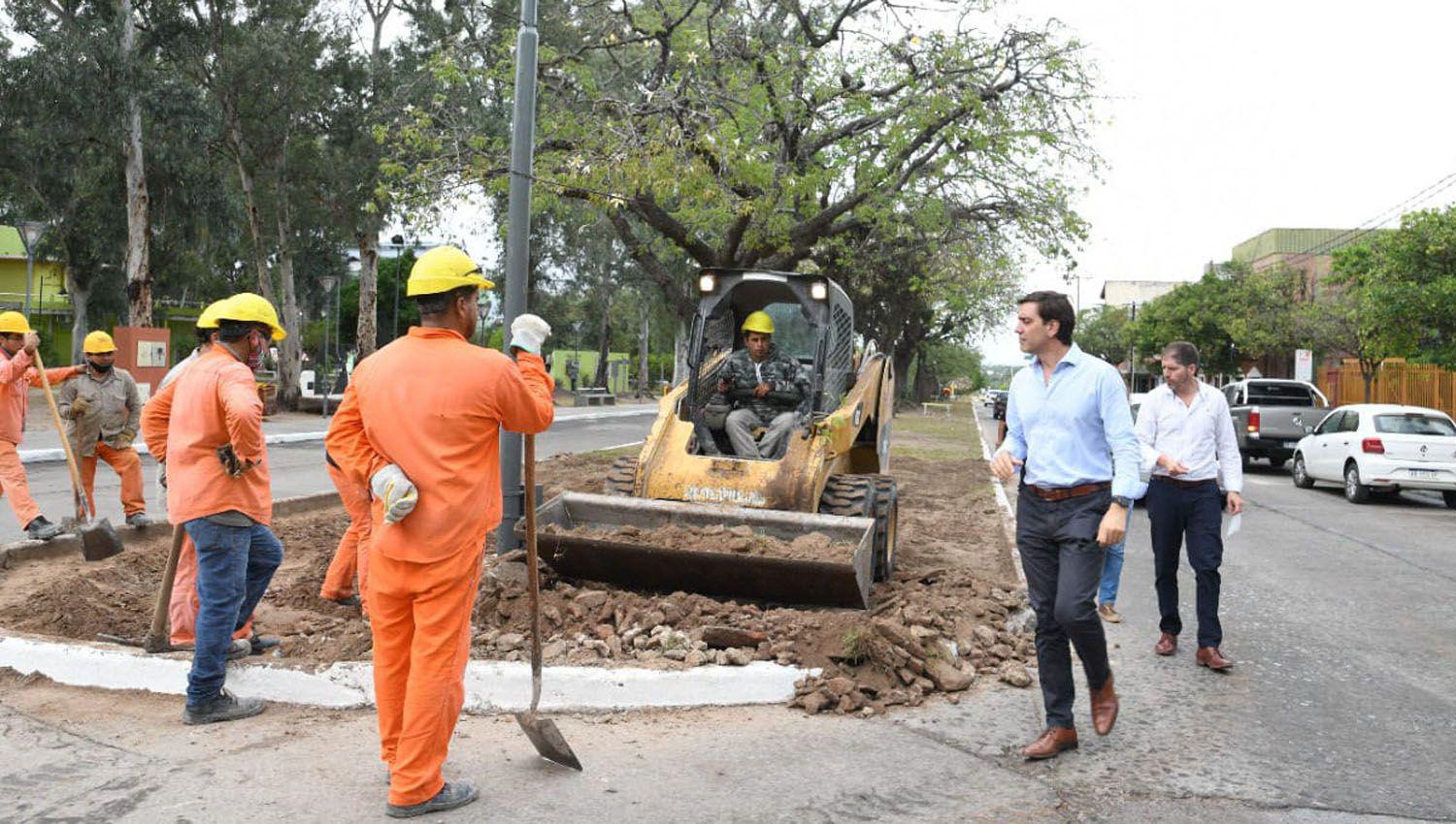 Las Termas comenzoacute a remodelar el bulevar de la avenida Belgrano