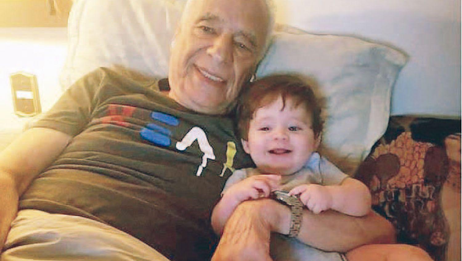 Alberto Cormillot se muestra muy feliz con su hijo Emilio en las redes sociales
