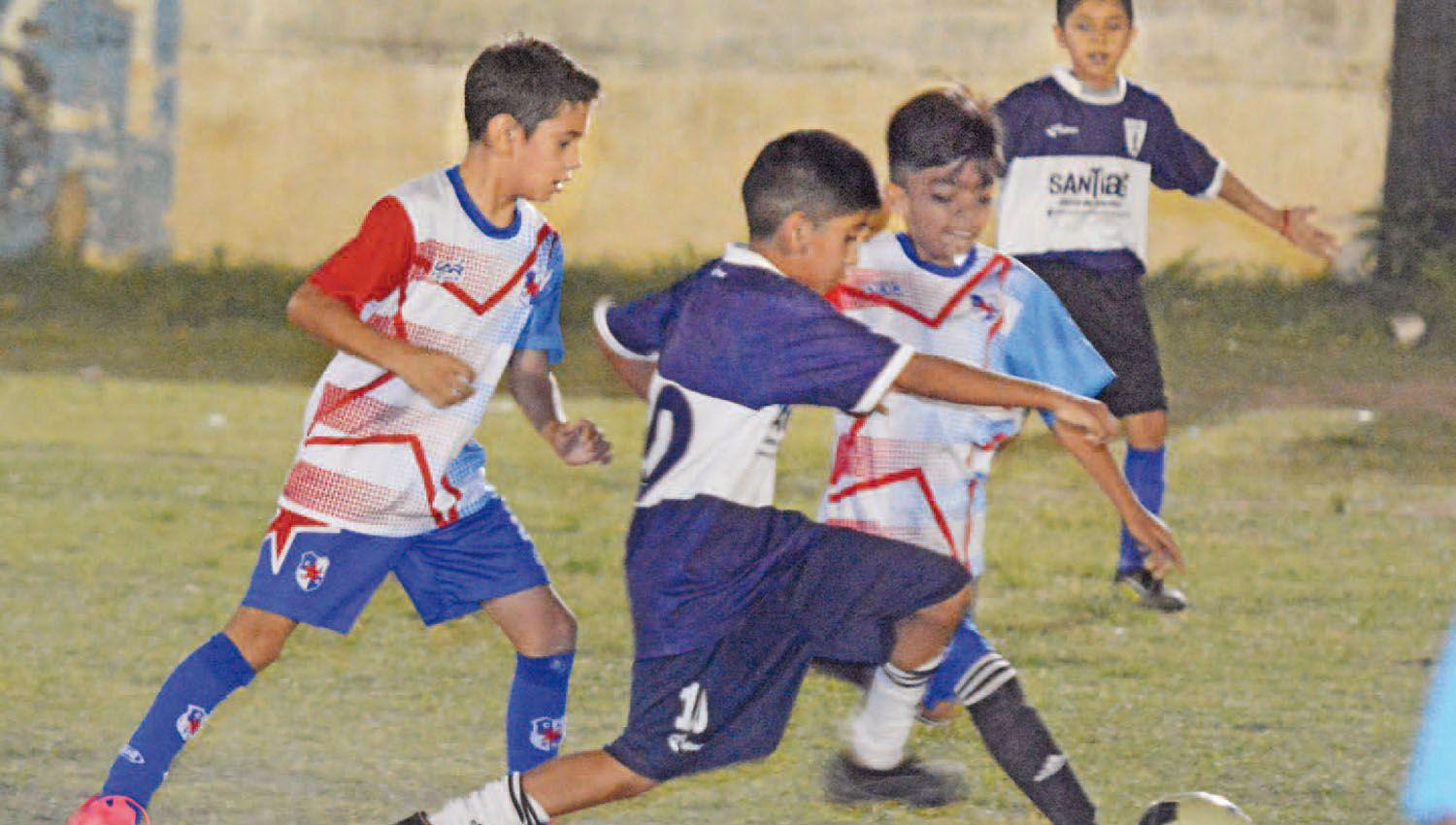 Habraacute duras sanciones en el fuacutetbol infantil de Santiago