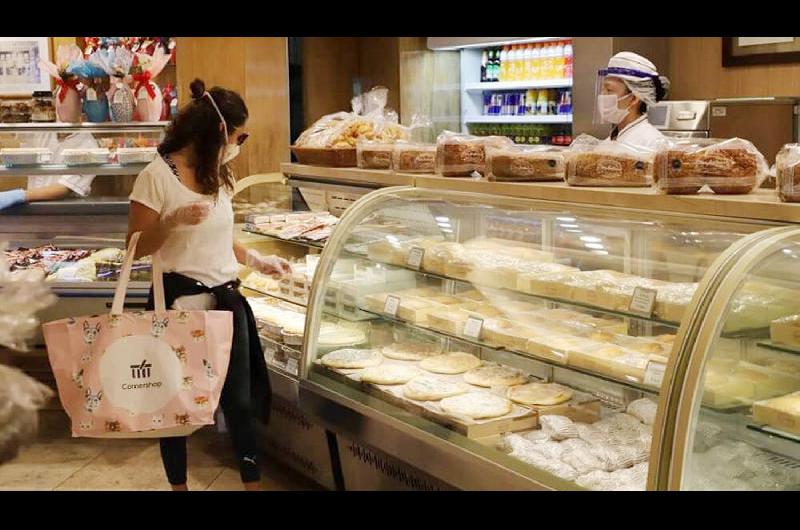 Panaderos santiaguentildeos auacuten sin novedades sobre la harina a precio subsidiado