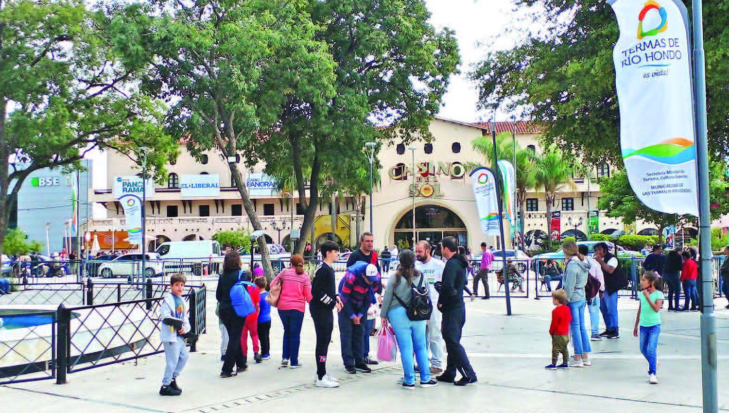 Las Termas de Riacuteo Hondo brilla para turistas de todo el paiacutes