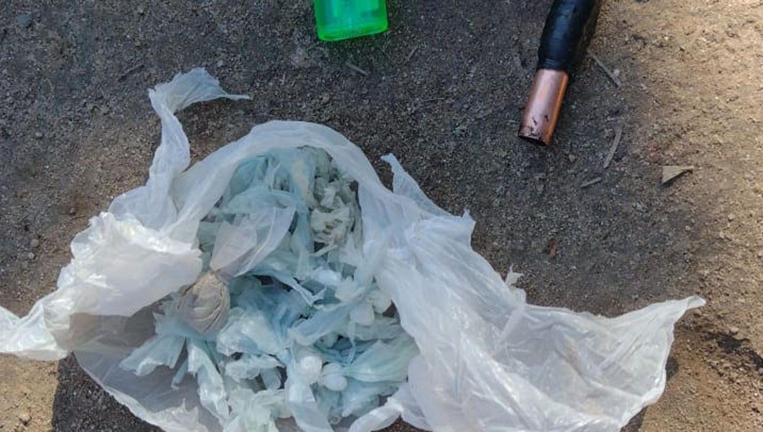 Detuvieron a un sujeto con envoltorios de cocaiacutena y marihuana en su poder