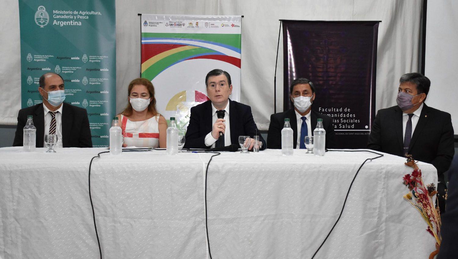 Zamora presidioacute el acto de apertura del Primer Encuentro Provincial de Cooperativas Agroalimentarias