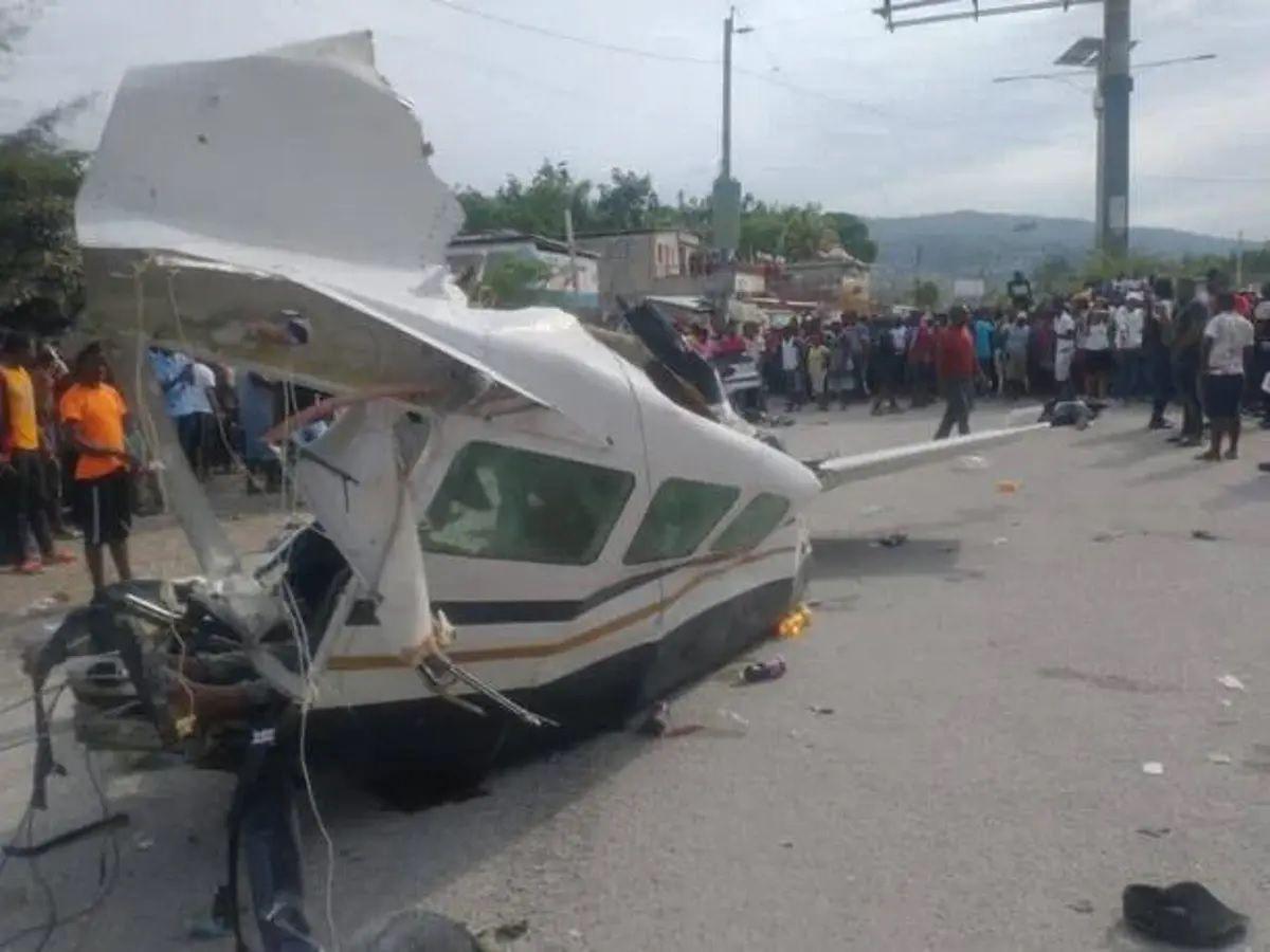 VIDEO  Al menos cinco muertos tras estrellarse una avioneta en Haitiacute