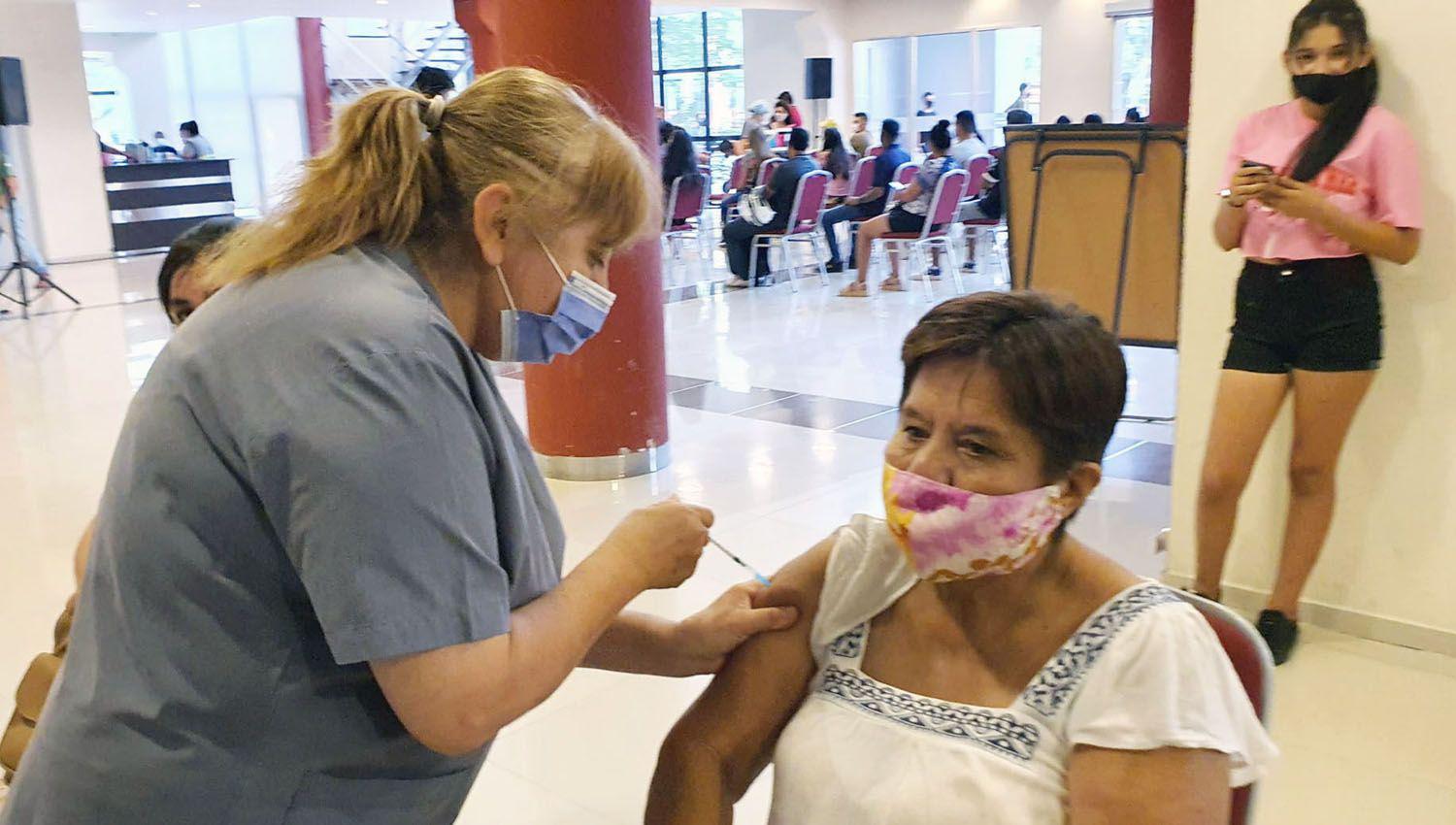 Durante toda la semana vacunaraacuten contra el Covid-19 en Las Termas