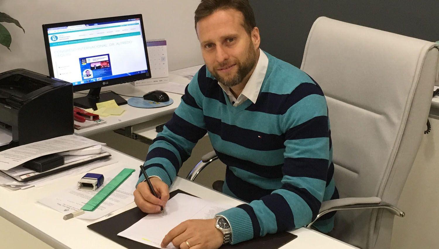 Odontoacutelogos sentildealan que por la inflacioacuten en vez de cerrar acuerdos una vez al antildeo ahora deben negociar cada 2 oacute 3 meses