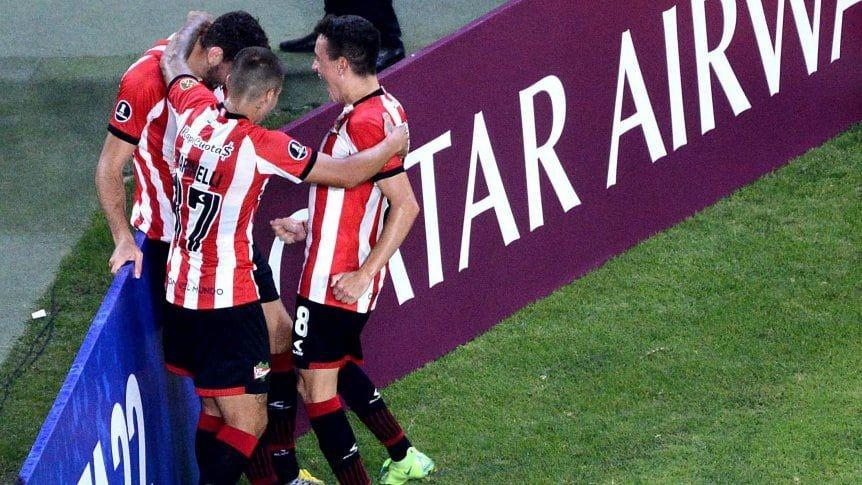 Estudiantes vencioacute al brasilentildeo Bragantino en La Plata y encabeza el Grupo C de Libertadores