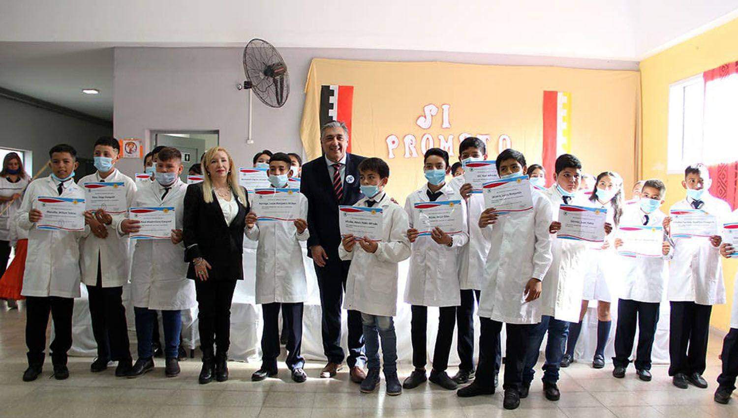 El intendente tomoacute la promesa de lealtad a la Bandera en el Diacutea de la Autonomiacutea Provincial