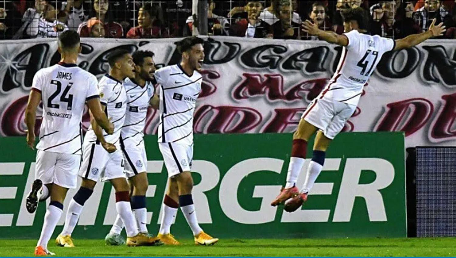 San Lorenzo volvioacute al triunfo y complicoacute a Newellrsquos