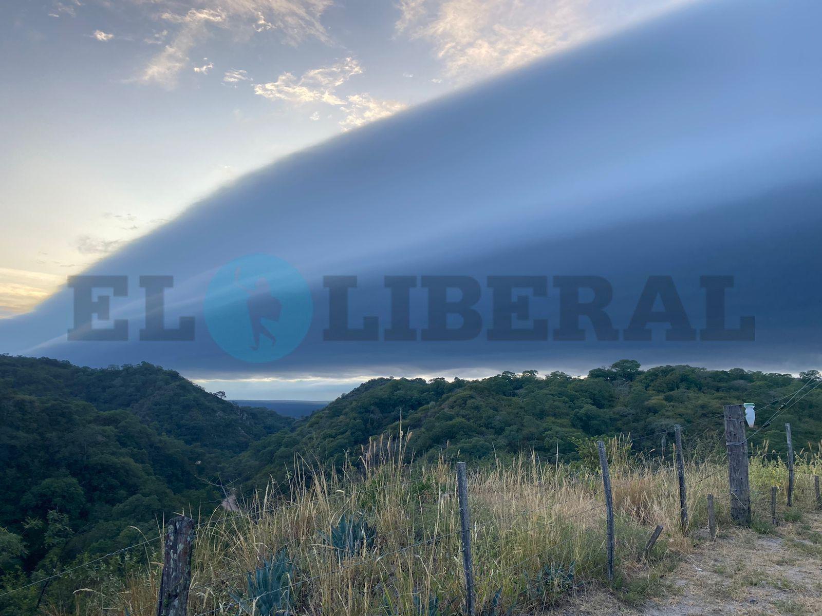 VIDEO  iquestQueacute era eso Perplejidad en el interior por la aparicioacuten de un extrantildeo fenoacutemeno