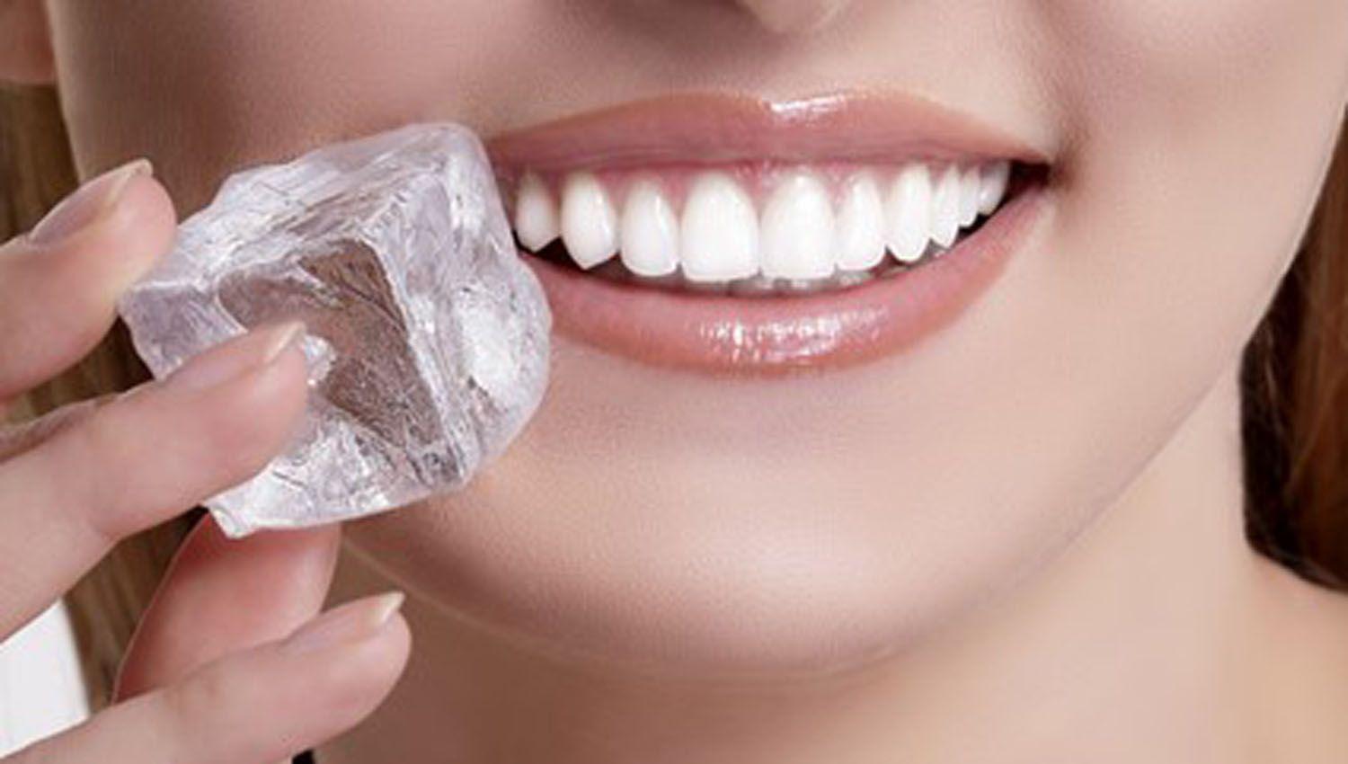 iquestPor queacute no hay que masticar hielo El consejo que se volvioacute viral