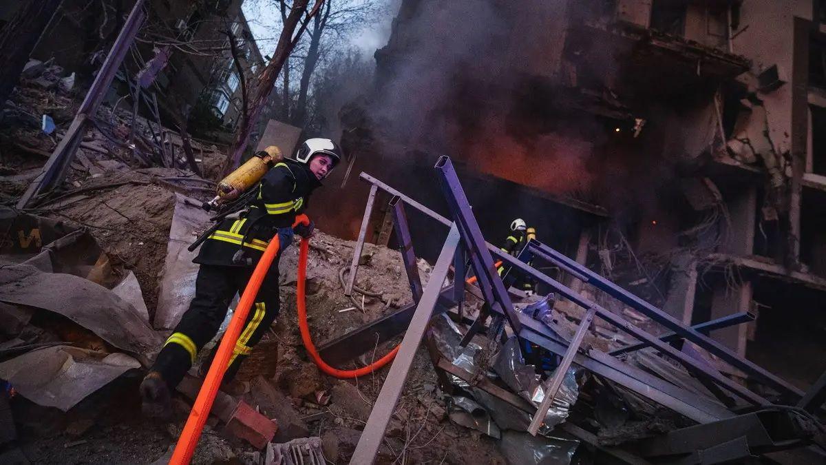 Rusia bombardeoacute Kiev destruyoacute una faacutebrica de misiles y matoacute a una periodista