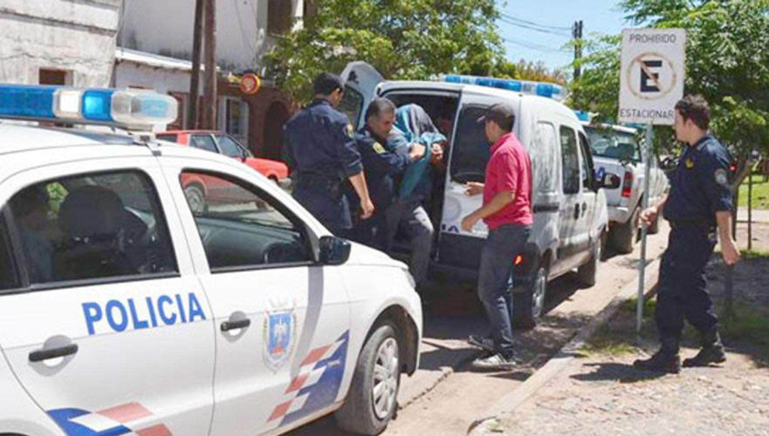 Policiacutea detenido acusado de abusar de su hijastra de 9 antildeos