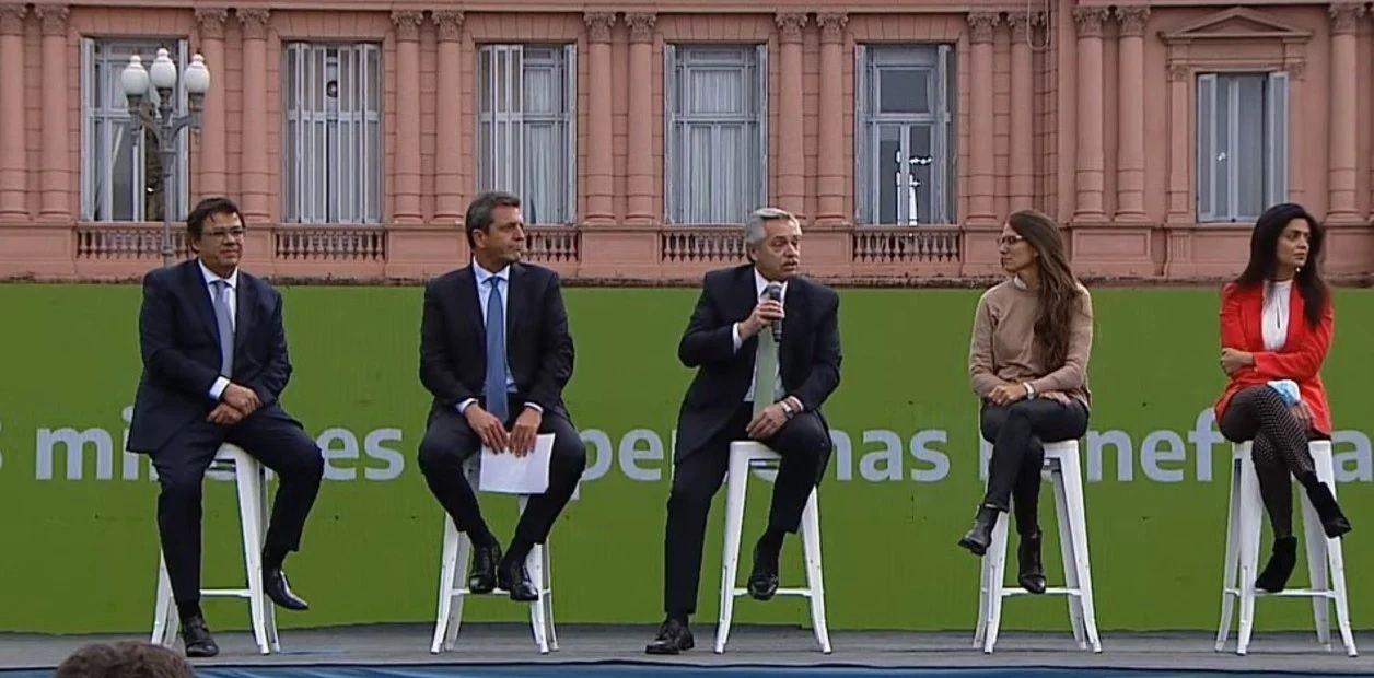 Las claves del proyecto Cuidar en igualdad que extiende licencias por maternidad y paternidad