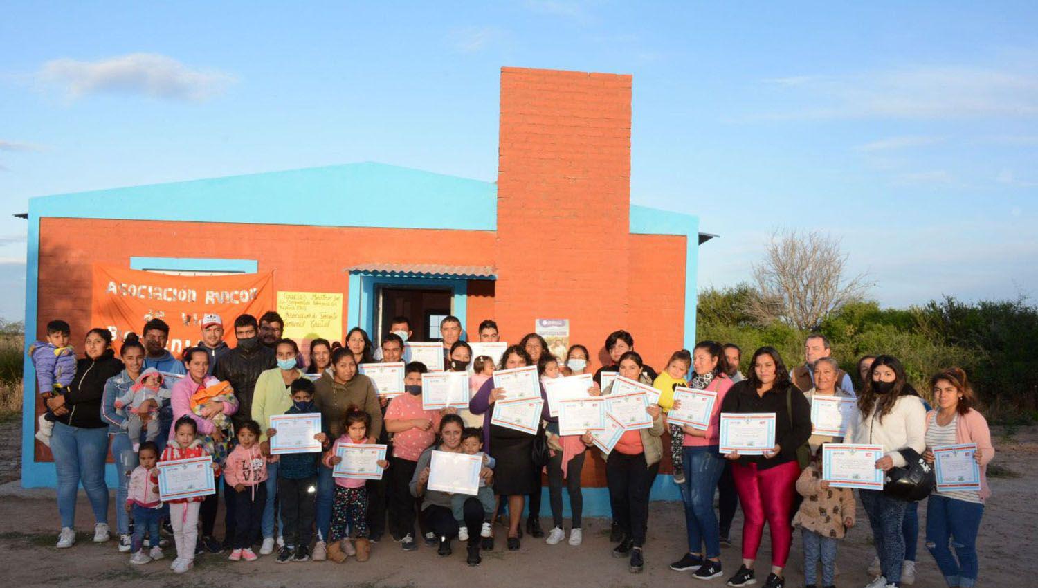 Entregaron viviendas sociales a 42 familias del departamento Jimeacutenez