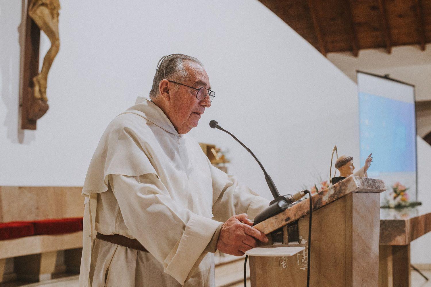 La comunidad religiosa llora la muerte del Padre Aniacutebal E Fosbery